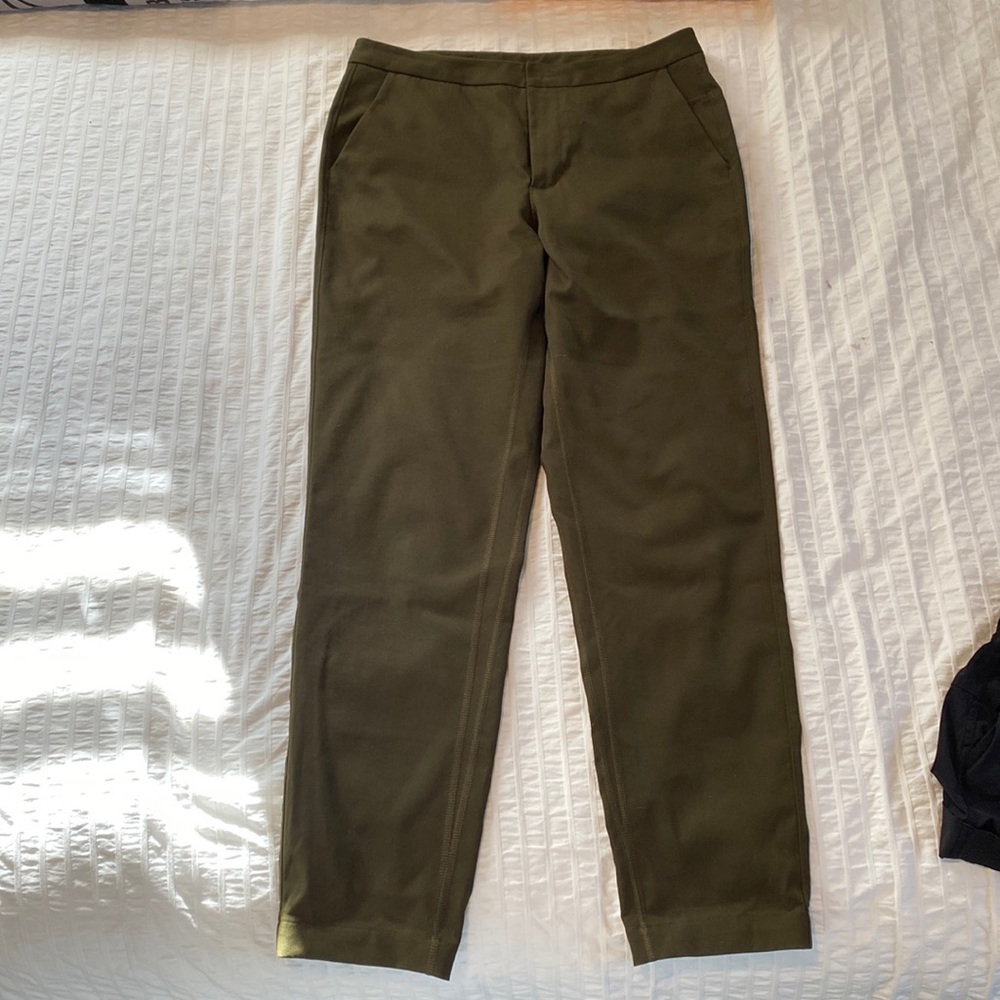 lululemon city trek trouser in Olive Green